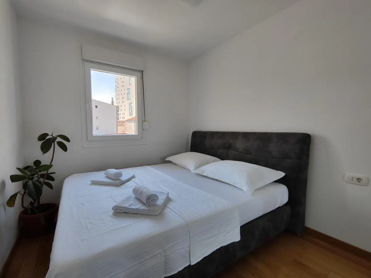 Lucy Apartment Split